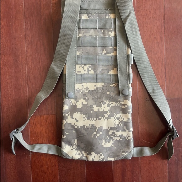 US Army Military Hydration Water Carrier Backpack,17x7.5”, No Bladder*, New - Picture 2 of 3